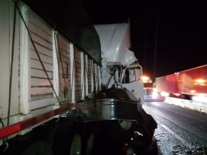 Otro choque de tr&aacute;ileres, ahora fue en la autopista Benito Ju&aacute;rez, en Culiac&aacute;n
