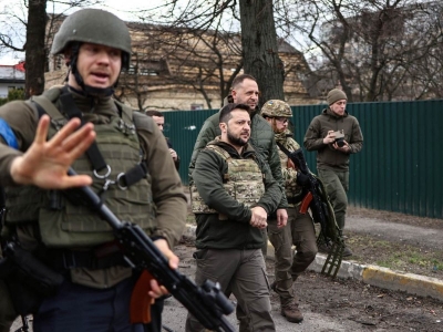 Zelenski visita zona de masacre contra civiles; insiste en "genocidio" ruso