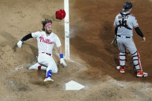Filis pegan cuatro jonrones y le ganan 10-4 a Gigantes