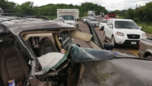 Una mujer result&oacute; lesionada al quedar prensada en accidente ocurrido en la carretera Internacional M&eacute;xico 15