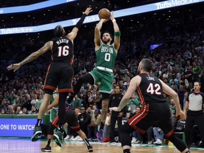 Celtics vuelven a ganar en casa y evitan eliminaci&oacute;n; la serie se regresa a Miami