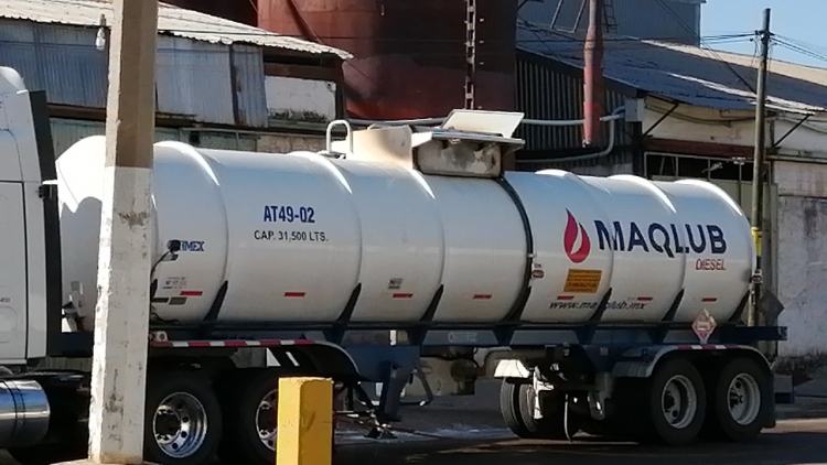 Se incendi&oacute; pipa de combustible propiedad de Pemex tras accidente automovil&iacute;stico, esto a la altura de Petr&oacute;leos Mexicanos