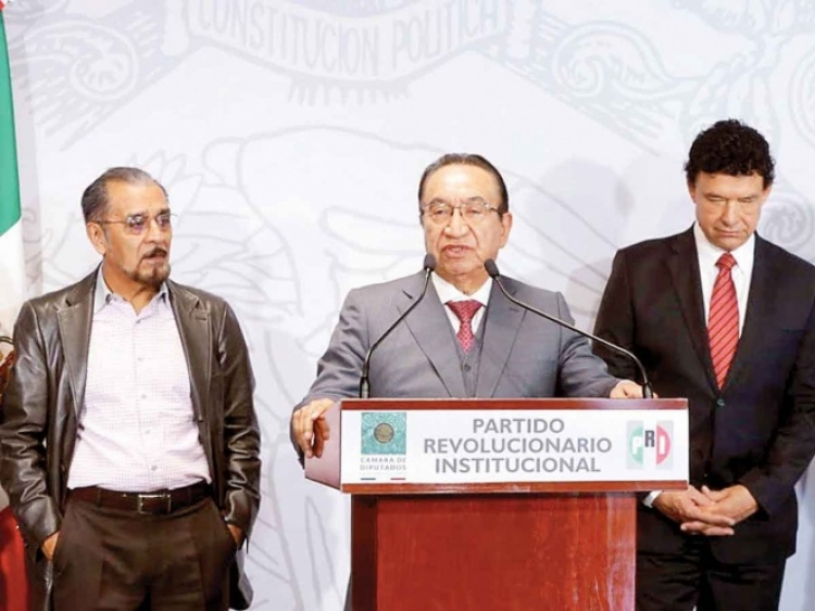 Sindicatos preparan iniciativa sobre pensiones para que 25 salarios m&iacute;nimos sea el tope fijo en la ley