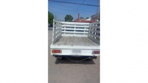 Hallan camioneta abandonada en la colonia L&aacute;zaro C&aacute;rdenas, fue robada en el sector del Mercado de Abastos