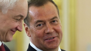 Detenci&oacute;n de Putin en otro pa&iacute;s ser&iacute;a declaraci&oacute;n de guerra a Rusia: Dmitri Medv&eacute;dev