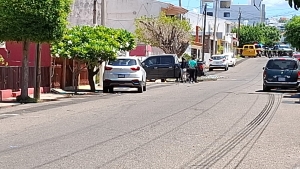 Ejecutan de varios balazos a un conductor de una camioneta en la Colonia Nuevo Culiac&aacute;n, en la zona Sur
