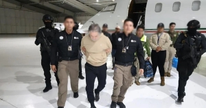 Respalda el Senador Ad&aacute;n Augusto contratos de Pemex al esposo de la sobrina de Hern&aacute;n Berm&uacute;dez
