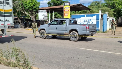 Localizan camioneta baleada en la carretera Culiac&aacute;n-Eldorado