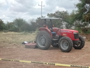 Trabajador del campo muere al caerle una m&aacute;quina agr&iacute;cola encima
