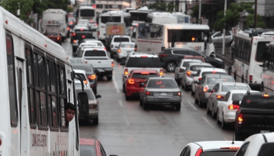 Caos vial por temporada decembrina; culpa de conductores y autoridad