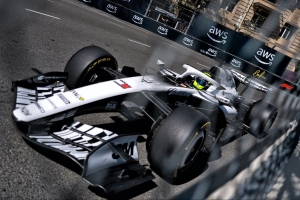 Mexicano Checo P&eacute;rez termina 14 en el ca&oacute;tico GP de Azerbaiy&aacute;n; brit&aacute;nico Russell gana en Bak&uacute;