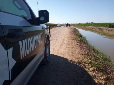Trabajadores del campo descubren cad&aacute;ver en compuerta de canal en Balbuena, Navolato