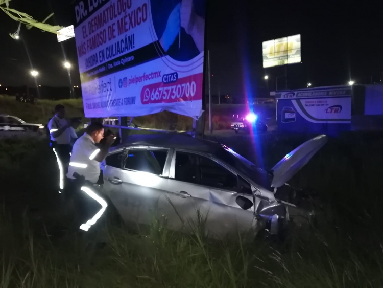 Aparatosa volcadura sobre el bulevar Las Torres deja a cinco mujeres y un hombre lesionados, en Culiac&aacute;n