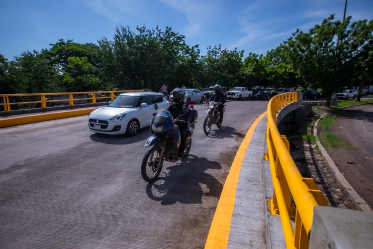 Entrega Rocha pavimentaci&oacute;n de calles y puente en las colonias La Conquista y Buenos Aires por 23 mdp