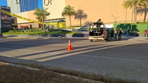 Encuentran a un hombre asesinado afuera de la Plaza 4 R&iacute;os, al Norte de Culiac&aacute;n; estaba desollado