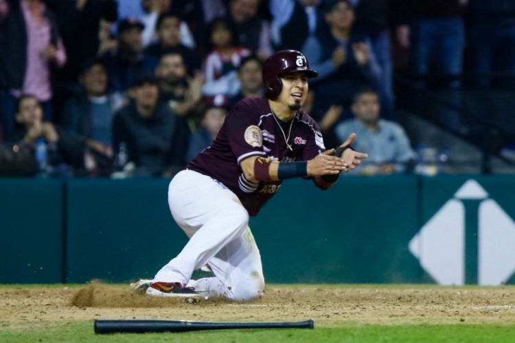 Tomateros gana juego complicado contra venados para ponerse 2-0 en la serie final