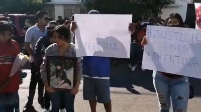 Petici&oacute;n de &iexcl;Justicia! Resalta durante los funerales de Valentina