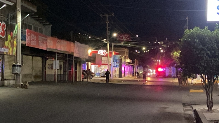 Asesinan a dos hombres en un expendio de cerveza y otro m&aacute;s queda herido en la Vicente Lombardo Toledano