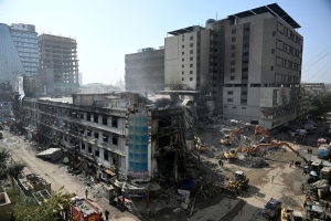 Suman 67 muertos tras incendio de un centro comercial en Pakist&aacute;n
