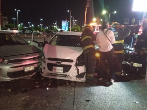 Sin personas lesionadas tras accidente de tr&aacute;nsito ocurrido afuera de la Plaza Forum