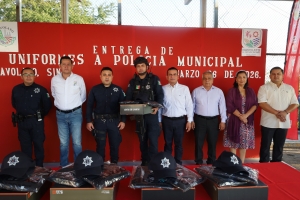 Entregan equipamento a polic&iacute;as de Navolato