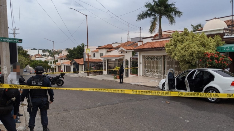 Robacarros resulta herido al intentar despojar el veh&iacute;culo a escolta de rector, en Culiac&aacute;n