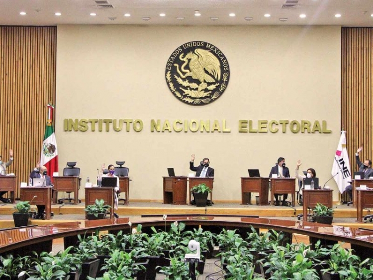 Partidos reciben multa hist&oacute;rica de mil 330 mdp; el INE detect&oacute; aportaciones ilegales