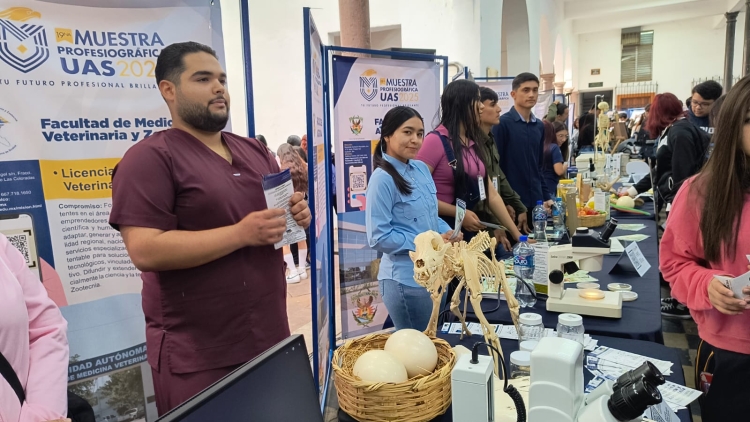 Estudiantes ponderan la pertinencia de la Muestra Profesiogr&aacute;fica UAS 2025