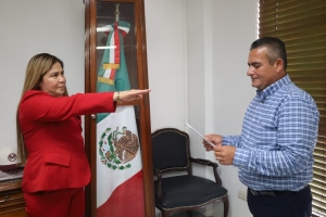 Alcalde de Navolato toma protesta a la Tesorera Municipal