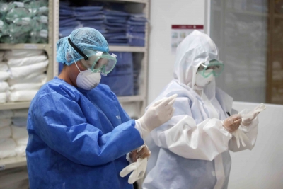 Casos de Covid-19 en personal m&eacute;dico, al alza en 152%