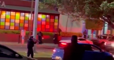 Videos exhiben que polic&iacute;as enca&ntilde;onan a tripulantes armados y los dejan ir, en Culiac&aacute;n