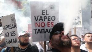 Protestan ante Cofepris por prohibici&oacute;n de vapeadores