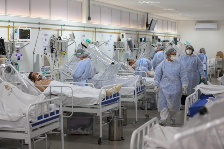 Hospitales en riesgo: perder&iacute;an personal por efectos secundarios de vacuna contra el COVID