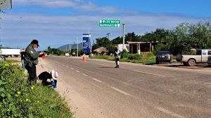Tr&aacute;gico accidente en carretera en Pericos, en Mocorito, deja a un maestro fallecido y a una maestra herida