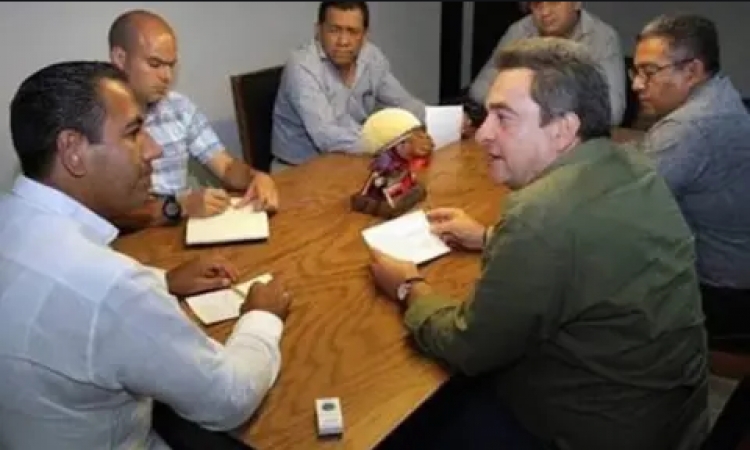 Sale a la luz foto de reuni&oacute;n entre Pio L&oacute;pez Obrador y Eduardo Ramirez