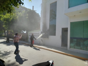 Evacuan a clientes de sucursal bancaria de Eldorado por incendio, en Culiac&aacute;n