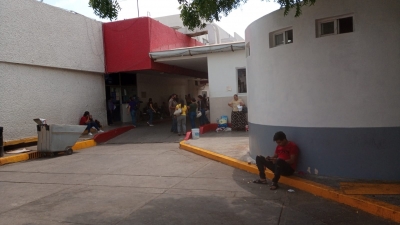Denuncian familiares de pacientes del Hospital General negligencia, prepotencia y alto costo de los medicamentos