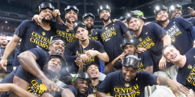 Cerveceros celebran de nuevo tras asegurar el t&iacute;tulo de la Divisi&oacute;n Central de la Liga Nacional
