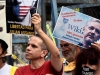 En el Z&oacute;calo, L&oacute;pez Obrador se compromete a seguir pidiendo la libertad de Assange