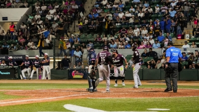 Dwight Smith Jr., peg&oacute; cuadrangular en su primer juego de Tomateros, insuficiente para ganar