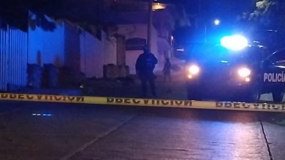 Lanzan a dos j&oacute;venes asesinados afuera de las oficinas del Stasac en la colonia Lomas de Guadalupe