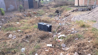 En la Miguel de la Madrid, Culiac&aacute;n, polic&iacute;a municipal y SEDENA localizan caja fuerte saqueada; cre&iacute;an que era una bomba