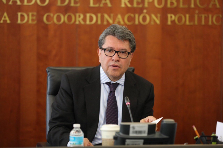 Si la decisi&oacute;n para elegir al candidato presidencial de Morena es a trav&eacute;s de una encuesta, me voy: Ricardo Monreal