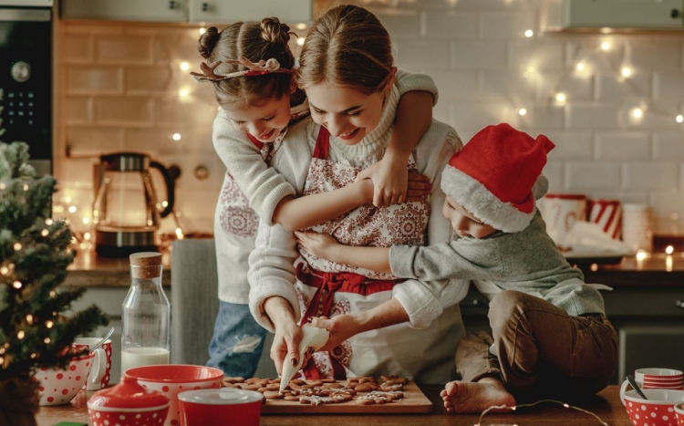 Compartir fotos de ni&ntilde;os en redes sociales en fiestas decembrinas los pone en riesgo: INAI