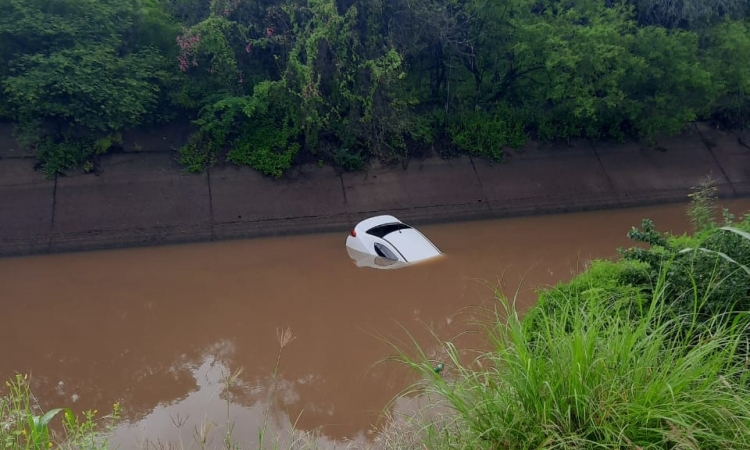 Enjambre de abejas ataca a rescatista durante maniobra en el canal San Lorenzo