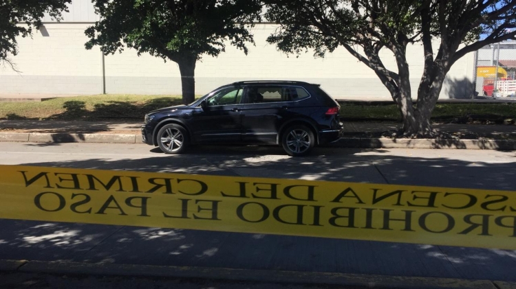 Ejecutan al conductor de una camioneta a unos metros de centro comercial, en Culiac&aacute;n