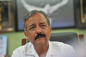 Denuncian al alcalde JEF de entregar jugoso contrato sin licitaci&oacute;n