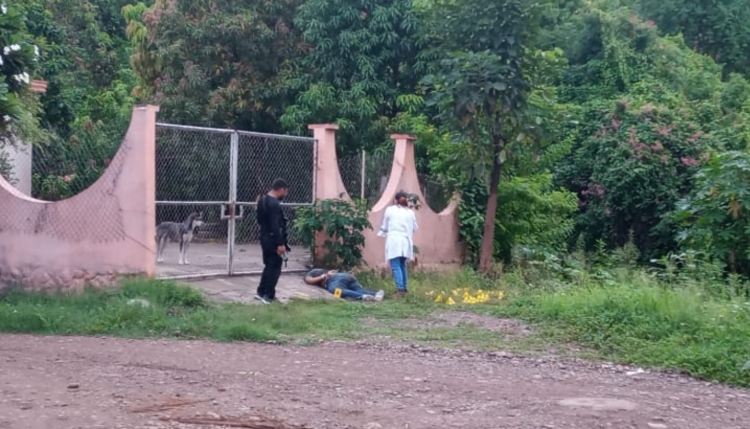 Encuentran a hombre ejecutado con m&uacute;ltiples disparos en la Rosario Uzarraga