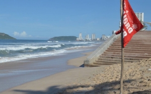 Mal inicio del domingo; amanecen dos j&oacute;venes sin vida en la playa de Mazatl&aacute;n