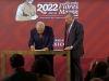 L&oacute;pez Obrador firma decreto para garantizar agua en NL por 10 a&ntilde;os